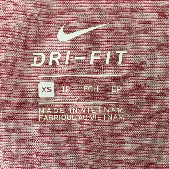 {nike} dri-fit workout top - Picture 2 of 3